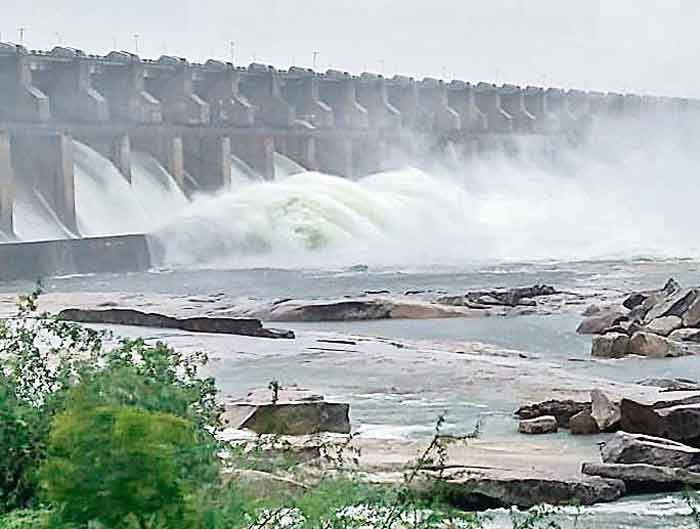 వరద.. గోదావరి..!