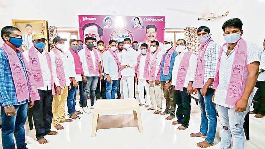 అభివృద్ధిని చూసి టీఆర్‌ఎస్‌ పార్టీలో చేరికలు