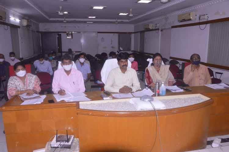 పది ఎకరాల్లో బృహత్‌ పల్లెప్రకృతి వనాలు