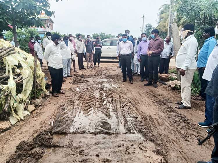 గ్రామాల అభివృద్ధికి దాతలు ముందుకు రావాలి