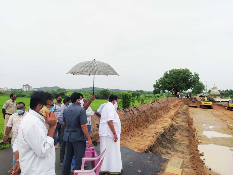 కల్కి చెరువు కట్ట పనులు నాణ్యతతో చేపట్టాలి