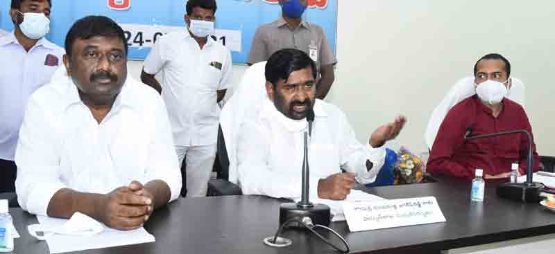 కృష్ణా జలాల్లో ఒక్క బొట్టునూ వదులుకోం