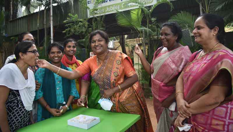 ైస్టెపెండ్‌ పెంపుపై సంబురాలు