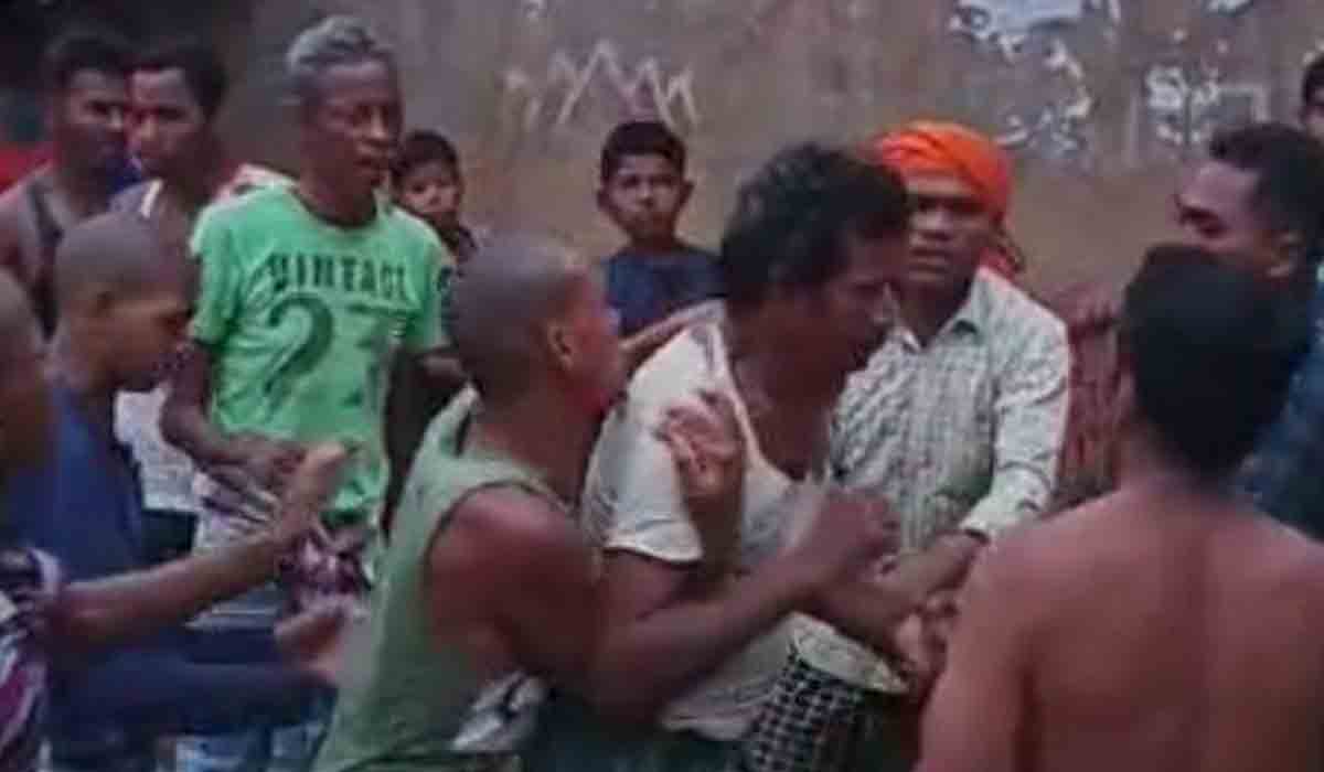 చేత‌బ‌డి నెపంతో మూత్రం తాగించారు