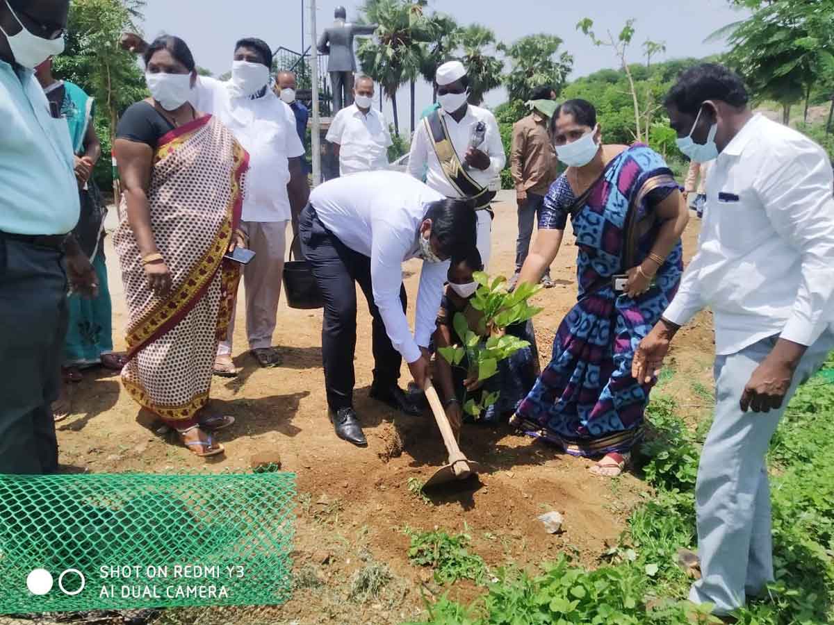 పండుగలా ‘ప్రగతి’ పనులు