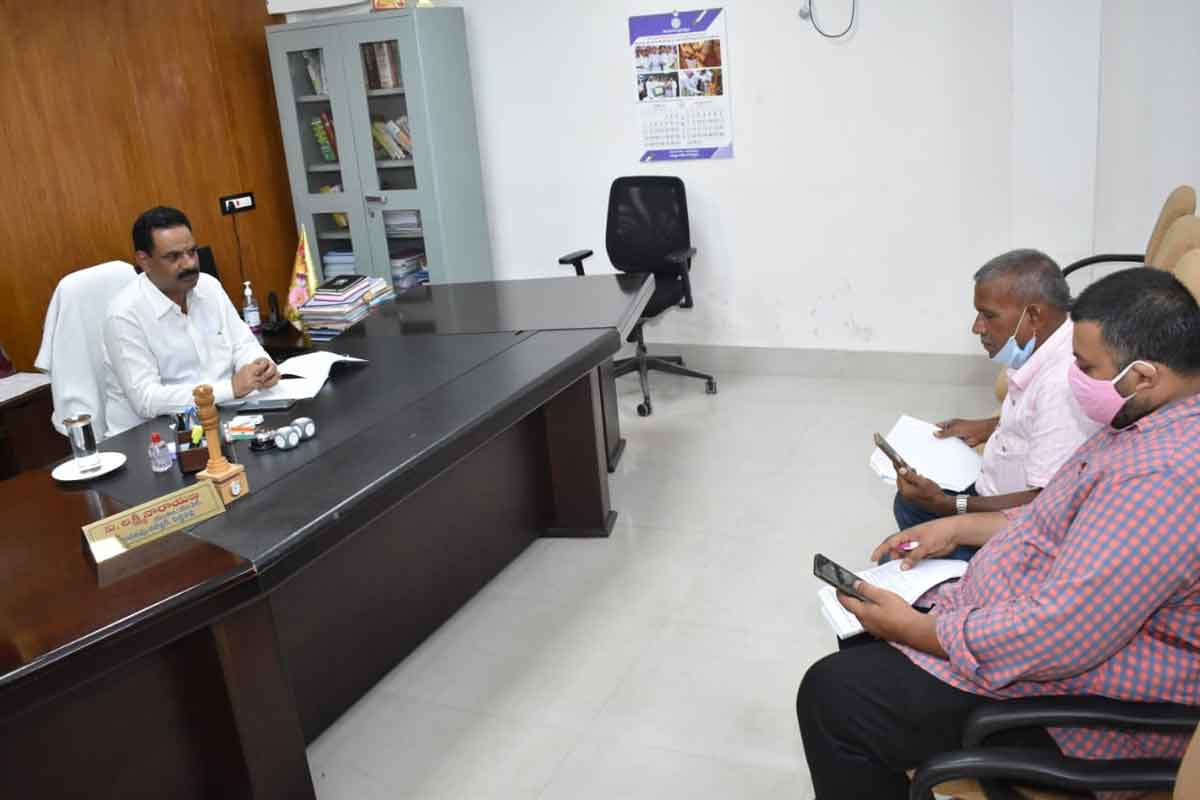 సకాలంలో అనుమతులు ఇవ్వాలి