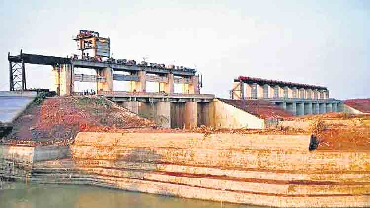 శ్రీశైలంలో ఏపీ జలదోపిడీ