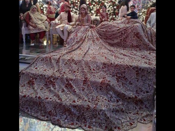 వంద కిలోల బ‌రువున్న లెహంగాతో వ‌ధువు వ‌య్యారాలు