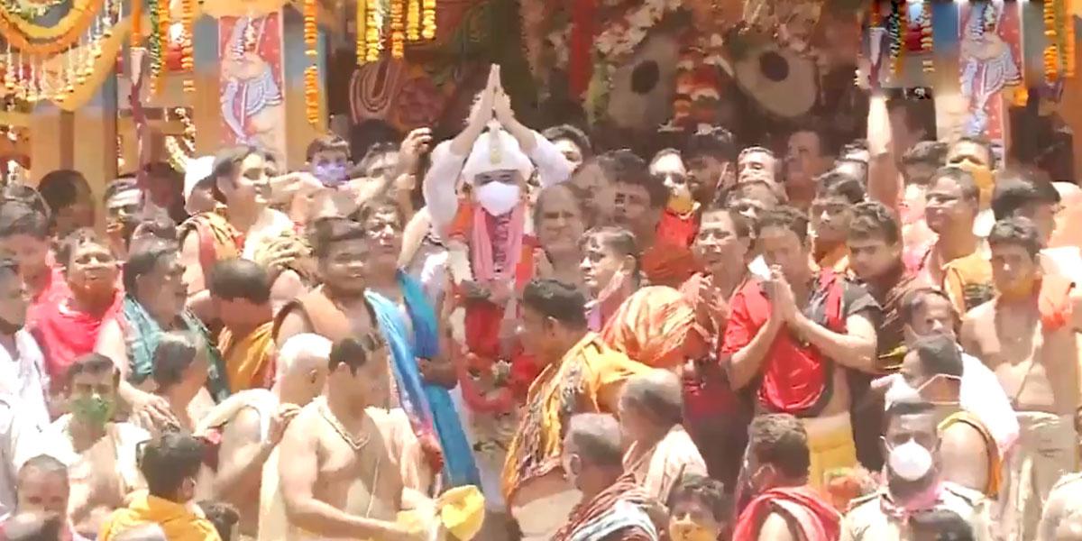 ఘ‌నంగా పూరీ జ‌గ‌న్నాథ ర‌థ‌యాత్ర‌.. వీడియో