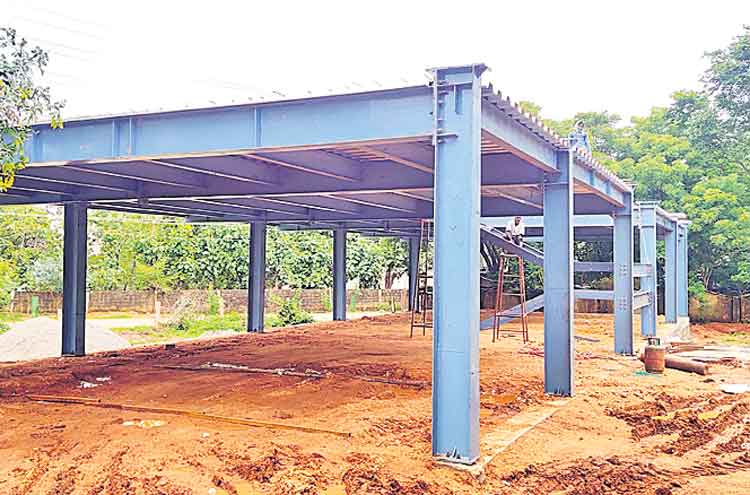 వేగంగా నైట్‌షెల్టర్‌ భవన నిర్మాణ పనులు