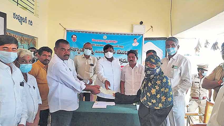 పథకాలు సద్వినియోగం చేసుకోవాలి