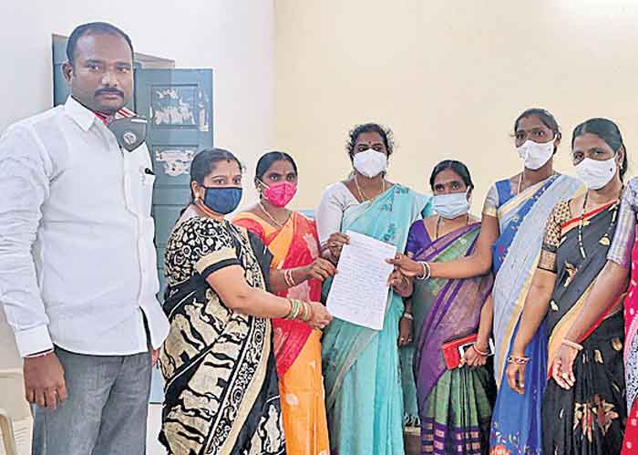 ఎంపీడీవోను బదిలీ చేయొద్దు