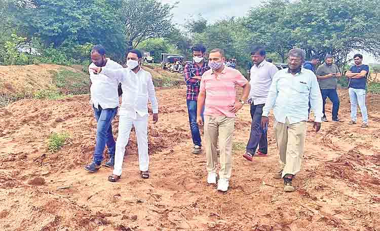 లక్ష మొక్కలు నాటే లక్ష్యం