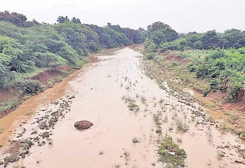 ఎడతెరిపిలేకుండా..