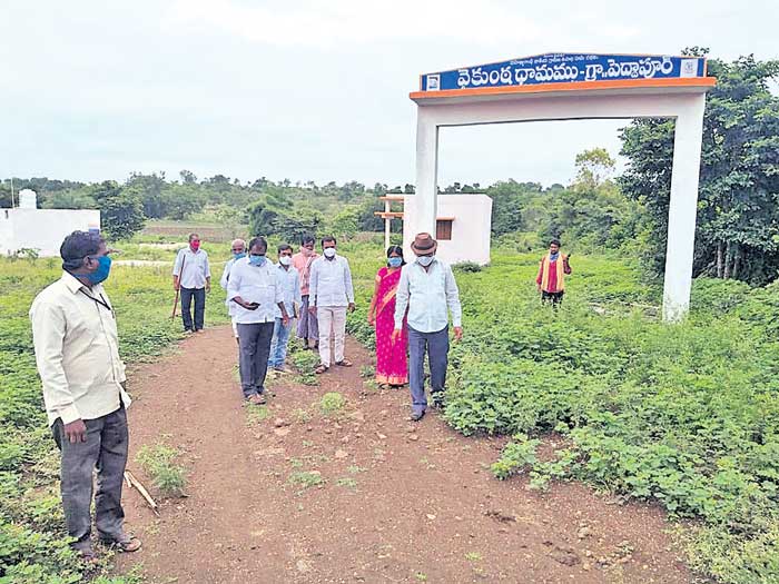 అభివృద్ధి పనులను పరిశీలించిన వికారాబాద్‌ అదనపు కలెక్టర్‌ మోతీలాల్‌