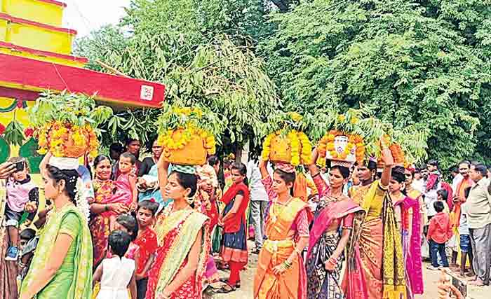 ఘనంగా బోనాలు