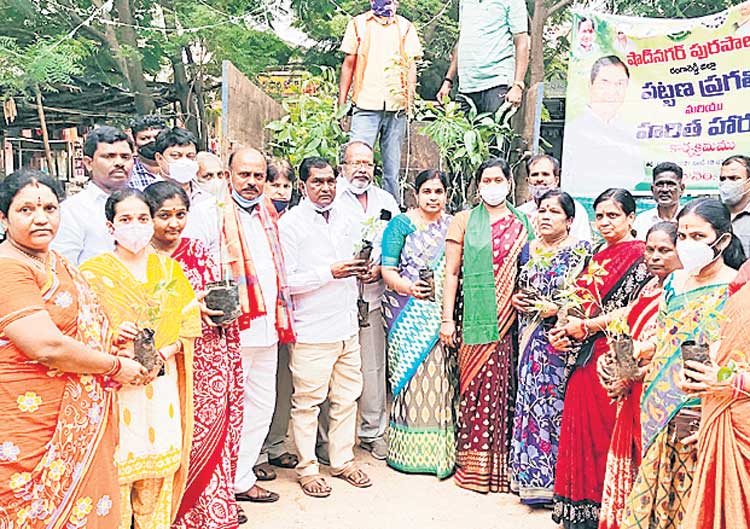 హరితహారంతో రాష్ట్రం సుభిక్షం