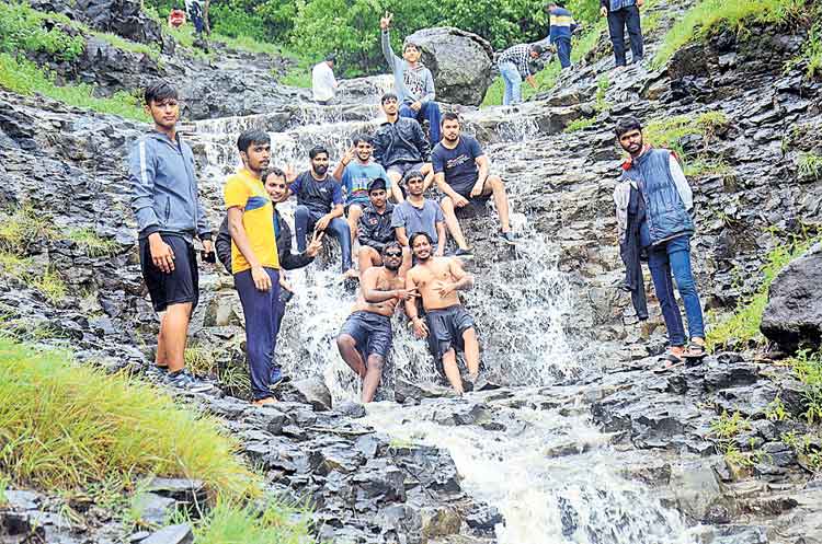 ఎడతెరిపిలేకుండా..