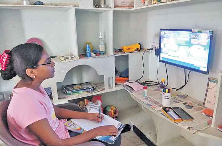 ఆన్‌లైన్‌ బోధన.. భలే స్పందన