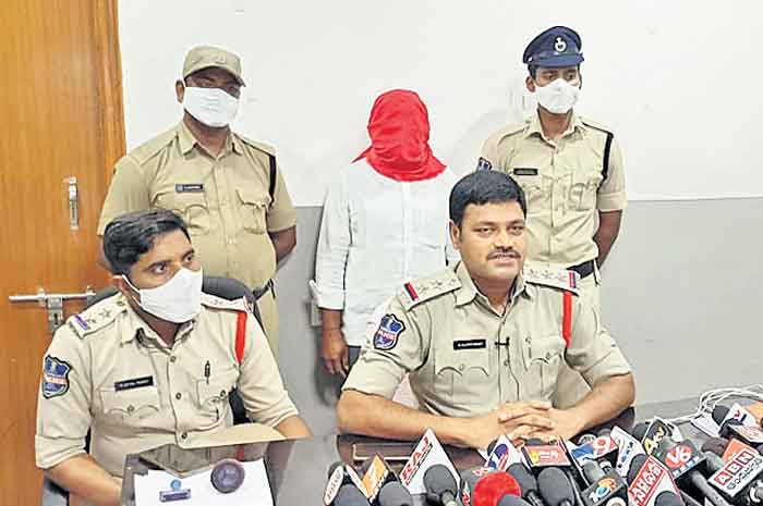 రైతు బీమా డబ్బులు కాజేసిన రాఘవేందర్‌రెడ్డికి రిమాండ్‌