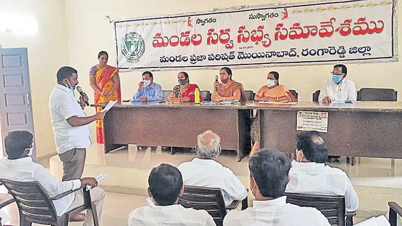 ఎంపీడీవోను బదిలీ చేయాలని తీర్మానం