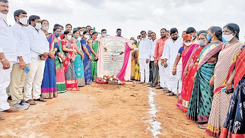 ‘ప్రగతి’ పనులతో కళకళలాడుతున్న పల్లెలు