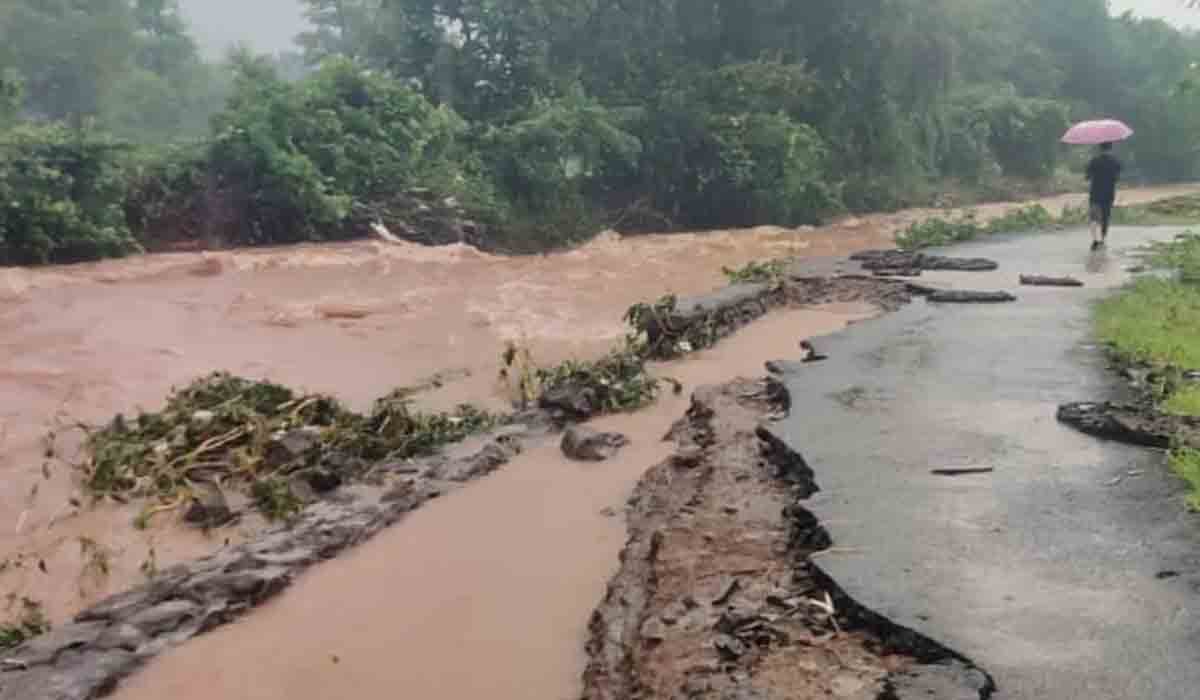 రాయ్‌గఢ్‌లో కొండచరియలు విరిగిపడి ఐదుగురు మృతి
