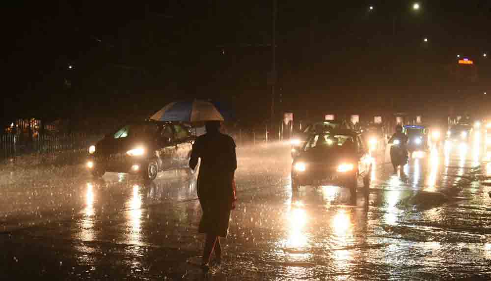 హైదరాబాద్‌లో పలు చోట్ల భారీ వర్షం