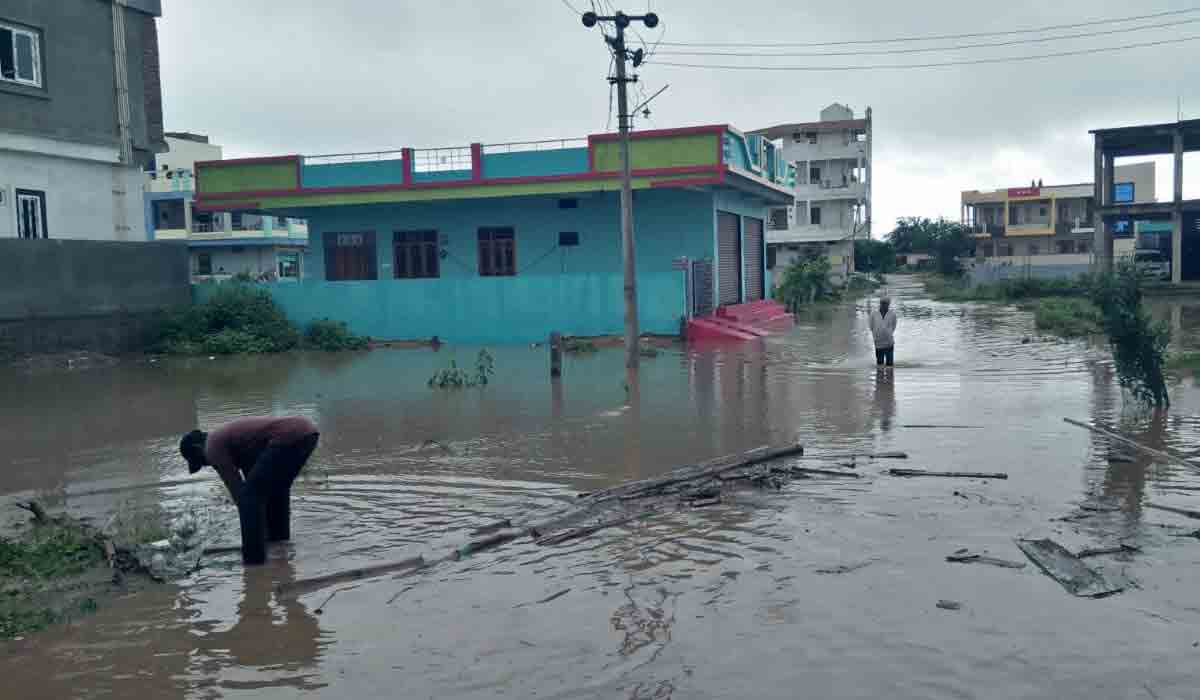 తెలంగాణ‌లో విస్తారంగా వ‌ర్షాలు.. ఎమర్జెన్సీ నంబ‌ర్లు ఇవే..