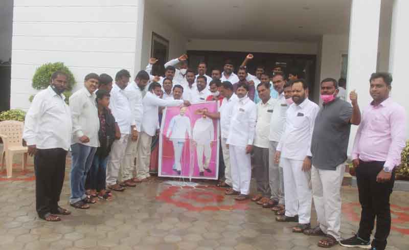 దళిత బాంధవుడు సీఎం కేసీఆర్‌