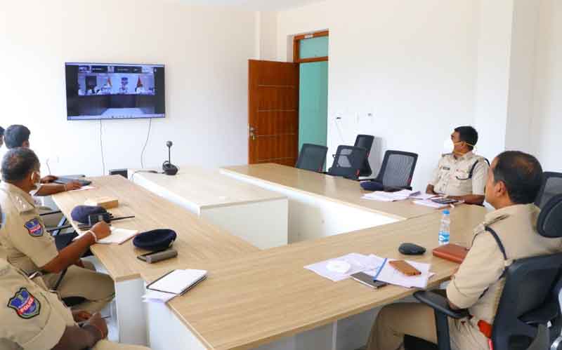 నేరస్తులపై నిఘా పెట్టాలి