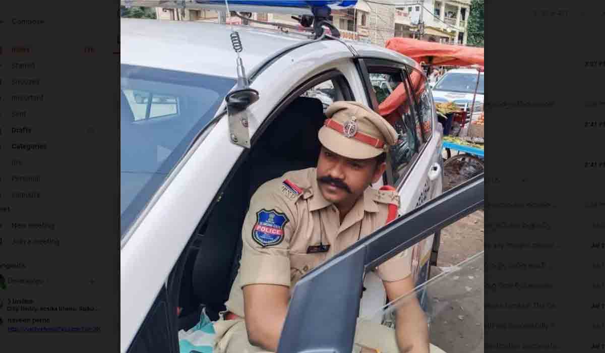 ట‌పాచ‌బుత్ర ఎస్ఐ మోసం.. యువ‌తి ఆత్మ‌హ‌త్యాయ‌త్నం