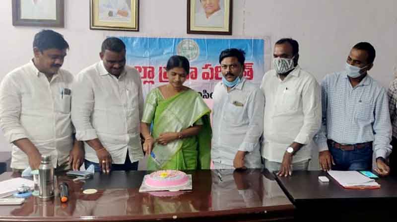 అభివృద్ధి పనుల్లో వేగం పెంచాలి