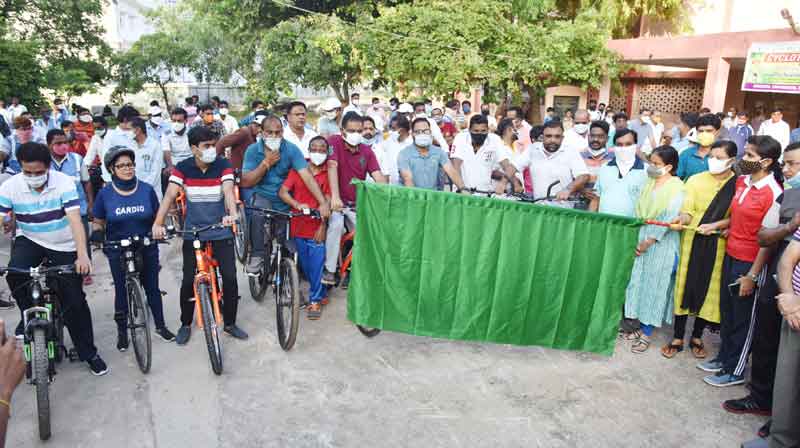 ప్రతిఒక్కరూ మొక్కలు నాటాలి