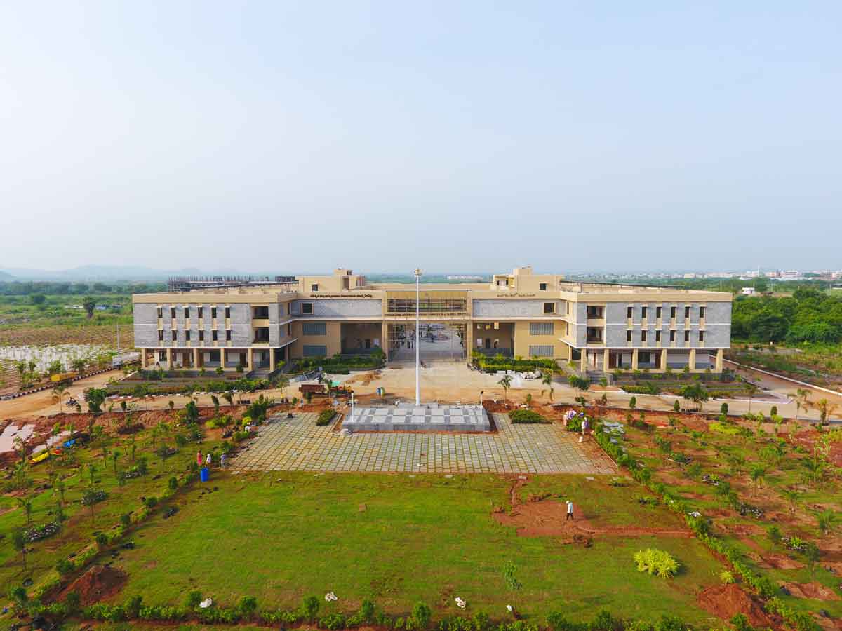 ఆధునిక పాలనా సౌధం