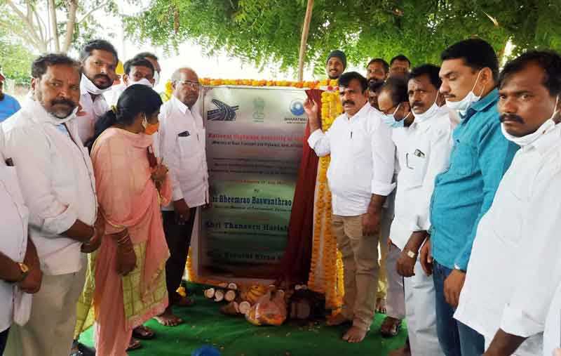 రోడ్డు నిర్మాణ పనులు నాణ్యతతో చేపట్టాలి