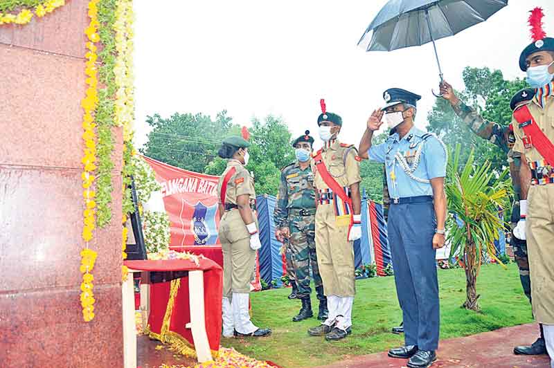 దేశ రక్షణలో సైనికులే నిజమైన హీరోలు