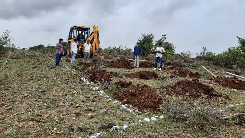 బృహత్‌ పల్లె ప్రకృతి వనం పనుల పరిశీలన