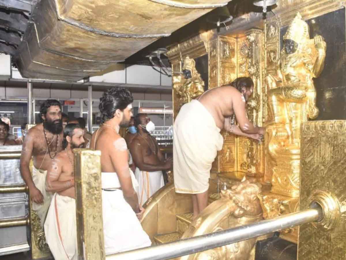 మాస పూజల కోసం తెరుచుకున్న శబరిమల ఆలయం