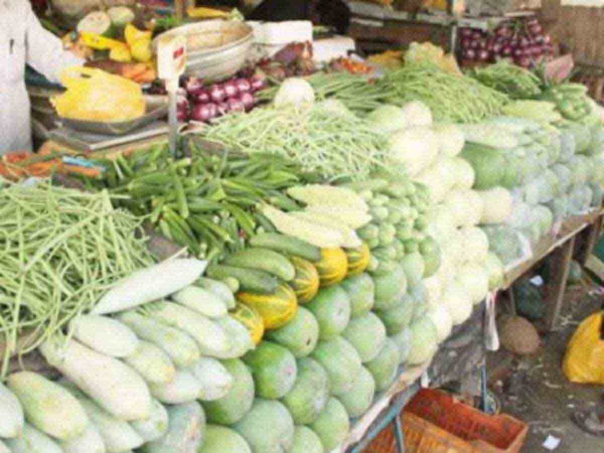 కొవిడ్‌ రూల్స్‌ బ్రేక్‌.. మరో మార్కెట్‌ మూసివేత