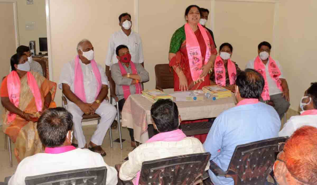 బీమాతో కార్యకర్తల కుటుంబాలకు భరోసా : మంత్రి సత్యవతి రాథోడ్‌