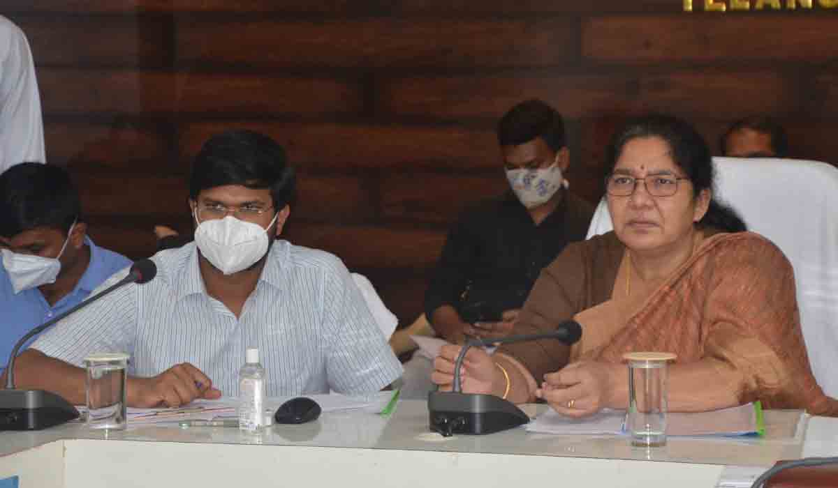 అదనపు ఆయకట్టుకు నీరందించేందుకు ప్రణాళిక రూపొందించాలి : మంత్రి సత్యవతి