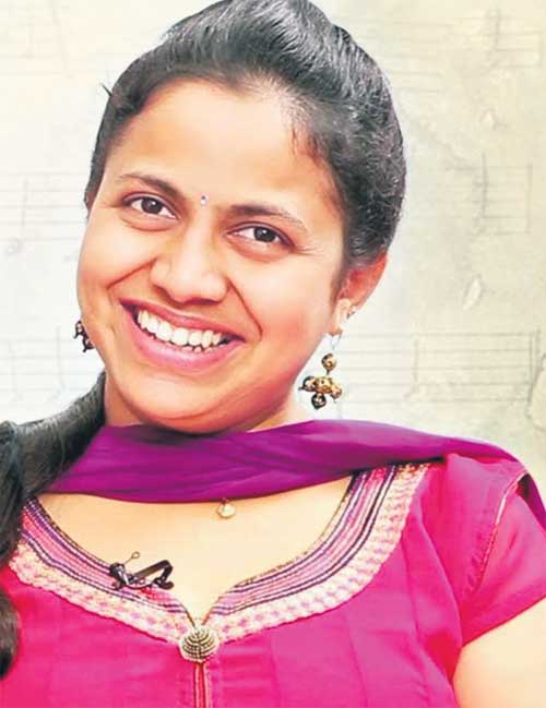 తొలి తెలంగాణ సినీగేయ రచయిత్రి ‘శ్రేష్ఠ’