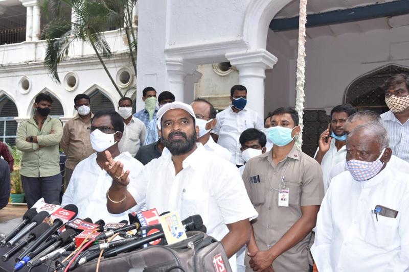 విద్వేషాలు సృష్టిస్తున్నది మీరు..