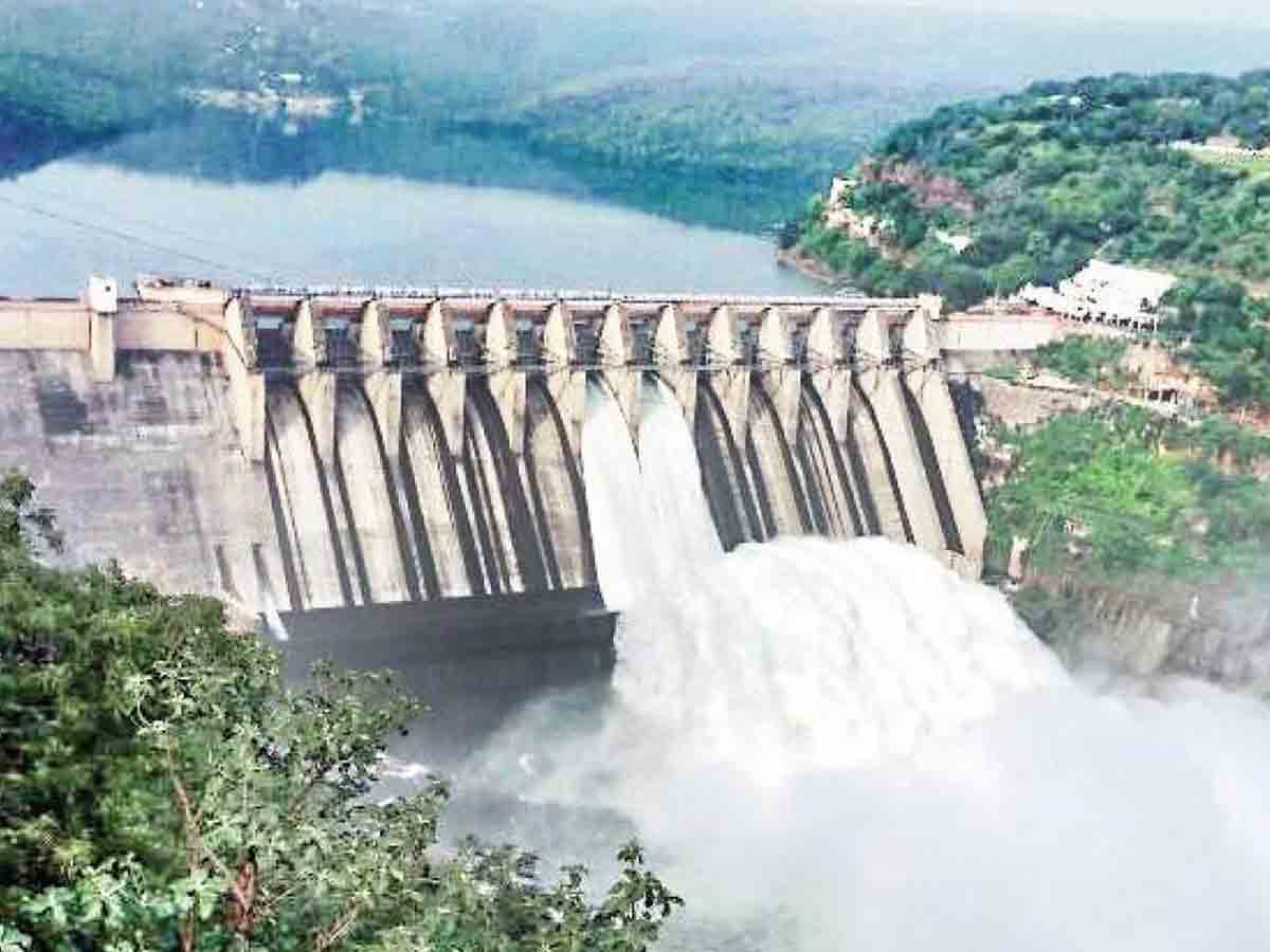 Srisailam Dam : శ్రీశైలానికి భారీగా తగ్గిన వరద