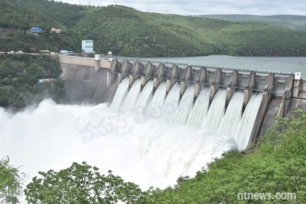 జూరాల, శ్రీశైలానికి కొనసాగుతున్న వరద