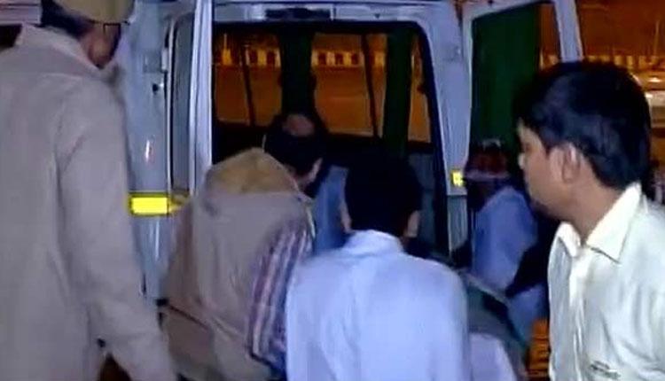 ర‌న్నింగ్ ట్రెయిన్‌ ముందు దూకి యువ‌కుడి ఆత్మ‌హ‌త్య‌..!