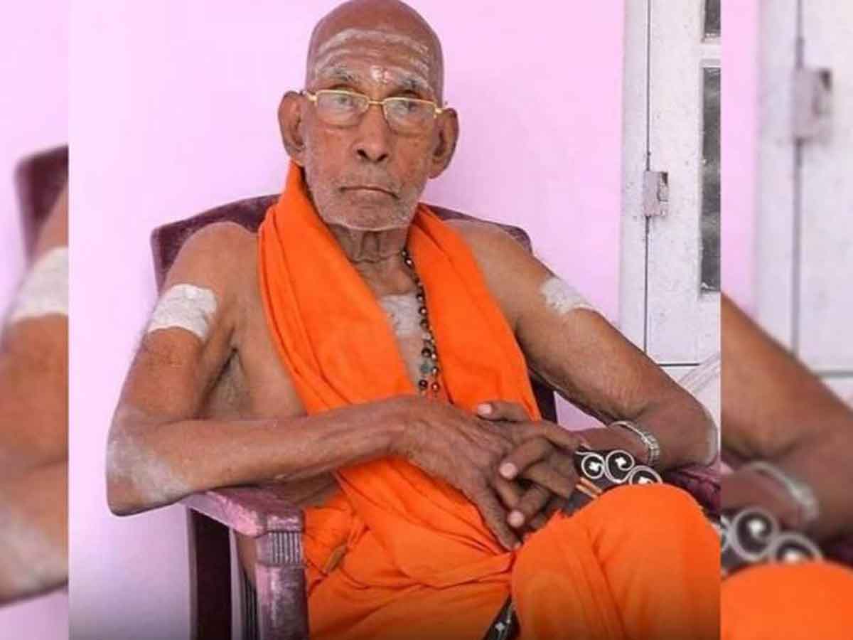 శివగిరి మఠం మాజీ పీఠాధిపతి స్వామి ప్రకాశానంద కన్నుమూత..