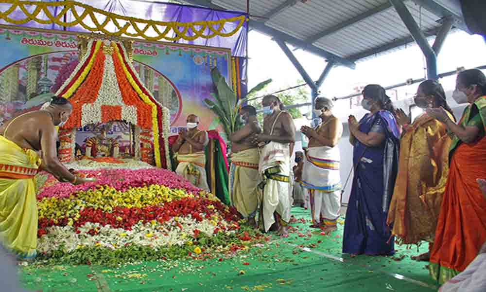 ప్రసన్న వేంకటేశ్వరాలయంలో శాస్త్రోక్తంగా పుష్పయాగం