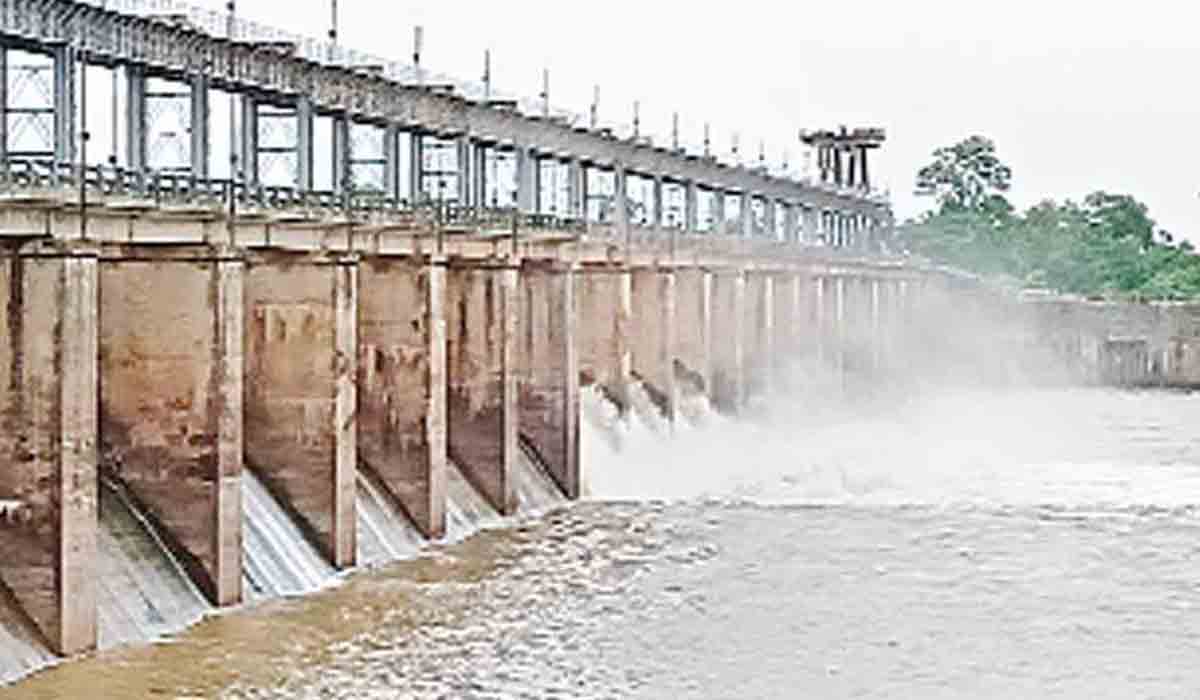 తాలిపేరు ప్రాజెక్టు నాలుగు గేట్లు ఎత్తివేత